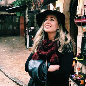 Meet your Posher, Danielle